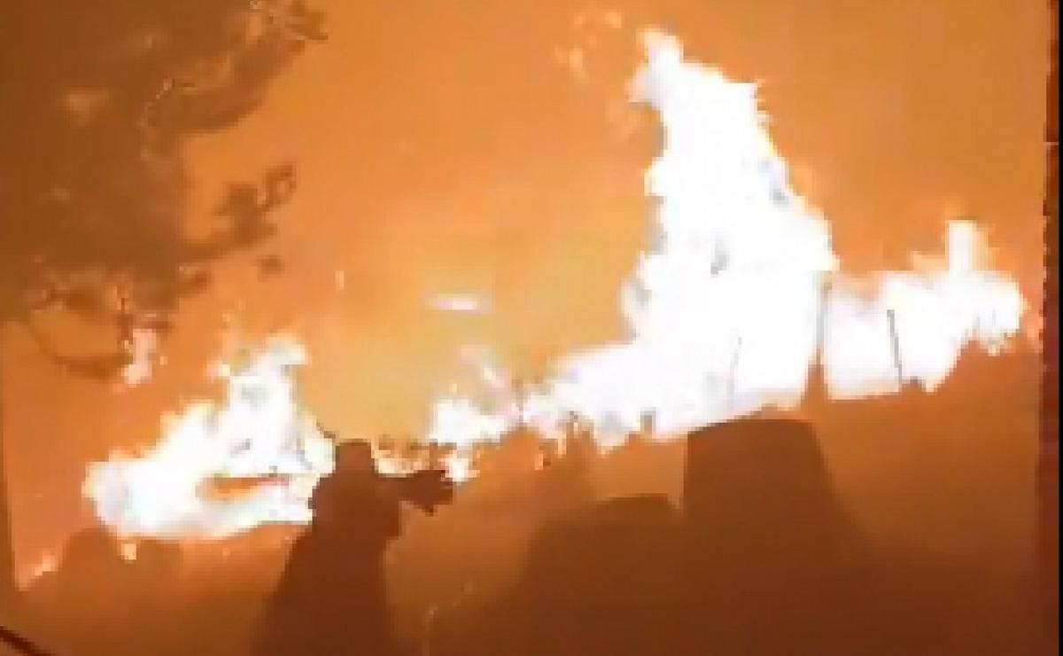 FOTO: Voraz incendio en El Durazno (Captura de video).