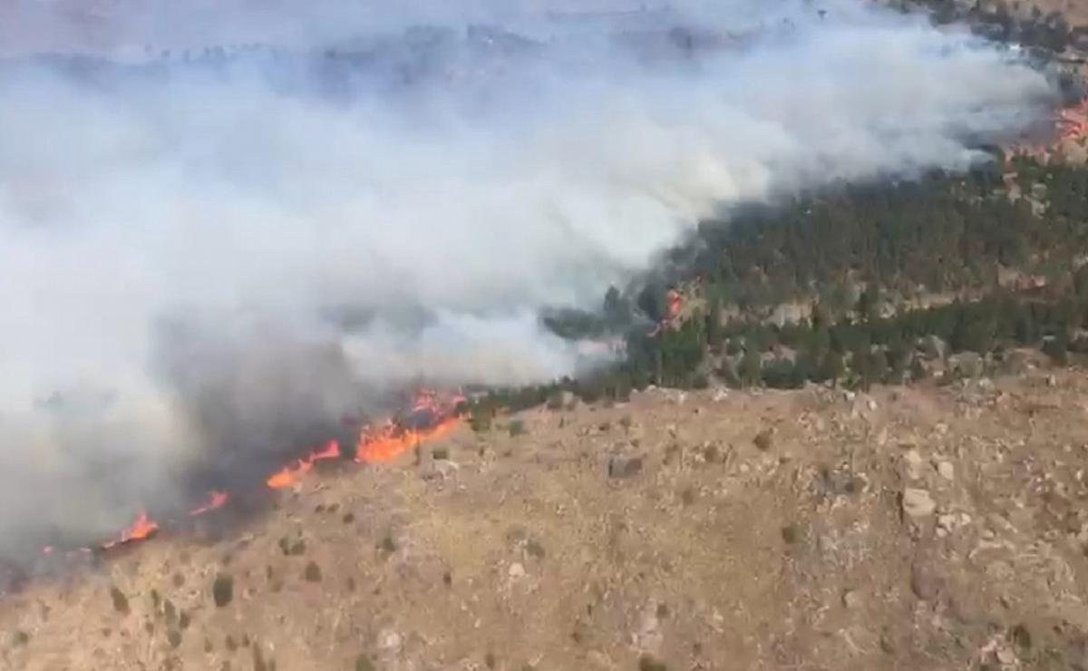 FOTO: Voraz incendio en el Valle de Calamuchita. (Foto: captura de video/Bomberos)