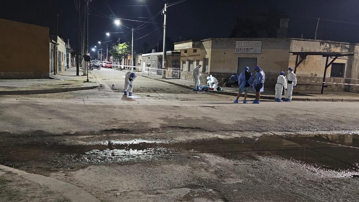 FOTO: Un presunto ladrón fue abatido por un policía a quien le quiso robar la moto