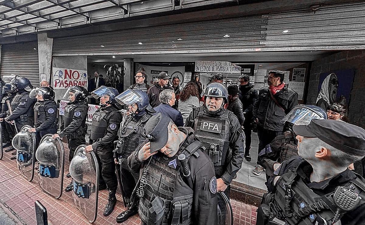 FOTO: El Gobierno cerró temporalmente la Universidad Nacional de Madres de Plaza de Mayo.