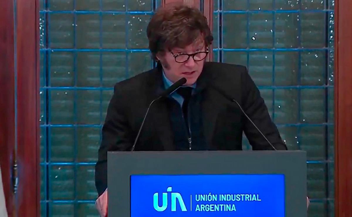 FOTO: Javier Milei durante su discurso en la UIA.